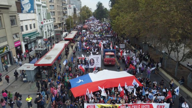 Llamado a paro nacional de la CUT convocó a miles de personas en Santiago
