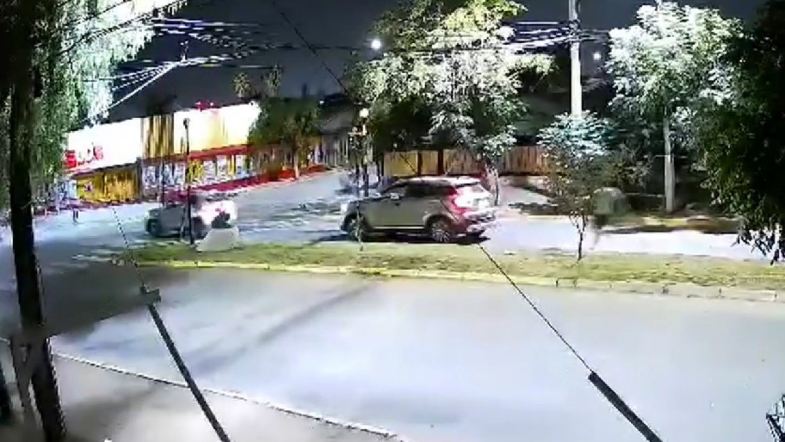 Delincuentes asaltaron una casa, robaron un auto y atropellaron con él al dueño