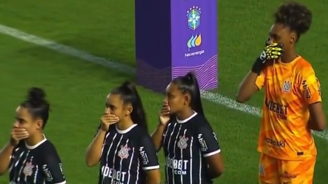 Jugadoras protestaron contra técnico acusado por acoso