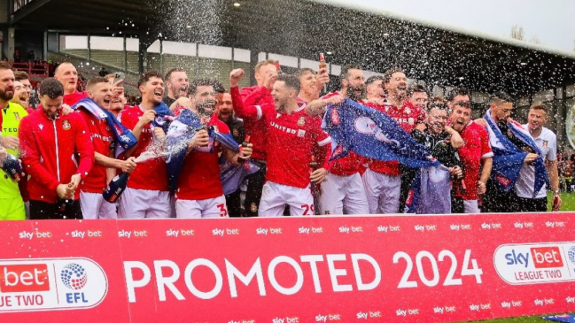 Wrexham de Ryan Reynolds logró su segundo ascenso consecutivo en el futbol inglés