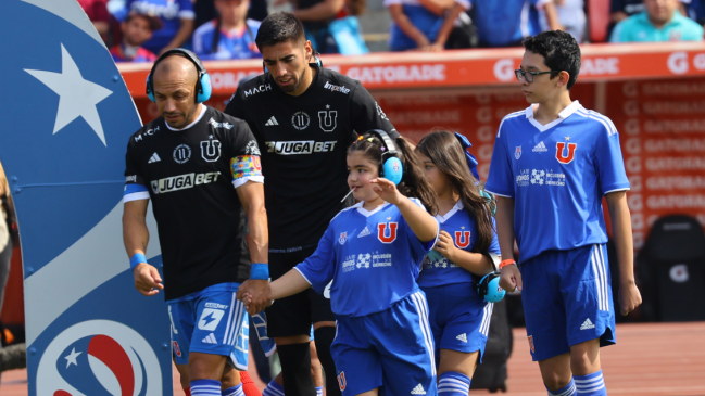 [VIDEO] La U entró a la cancha junto a niños con TEA para concientizar sobre el autismo