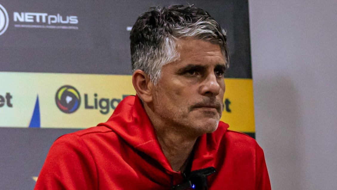 Diego López se disculpó por comparar a su equipo con Barcelona de España