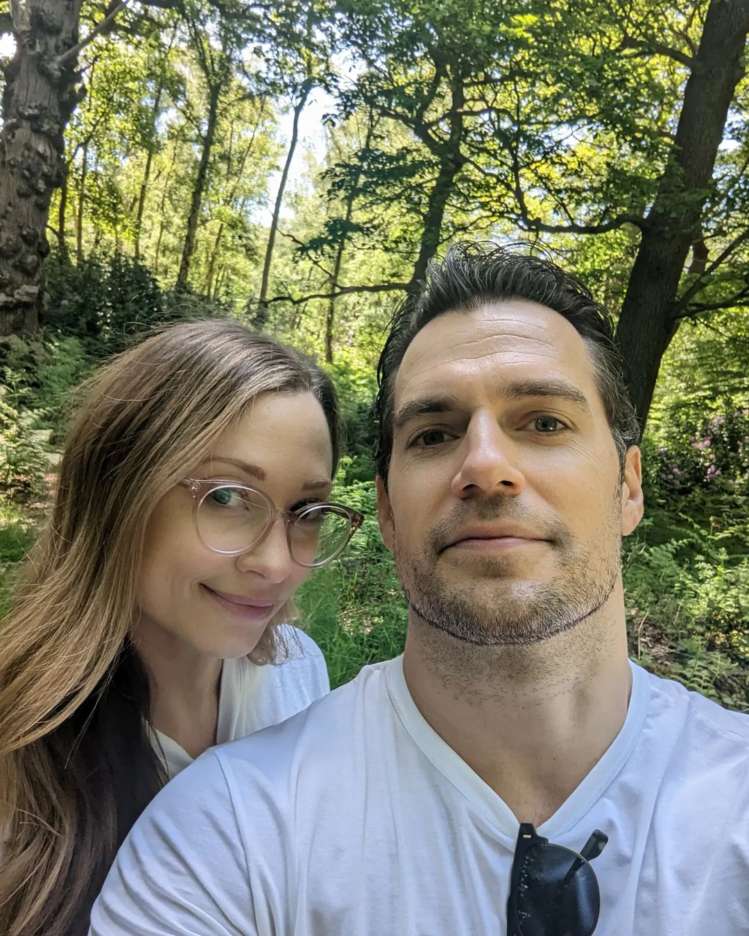 Henry Cavill y su novia Natalie Viscuso se convertirán en padres