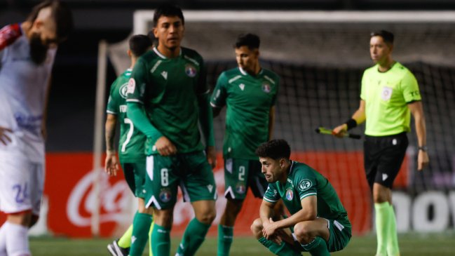 Fernando Véjar denunció que hinchas de Audax lanzaron huevos a la cancha