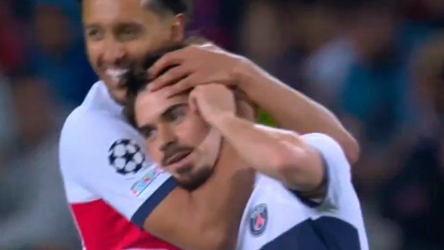 [VIDEO] Vitinha deslumbró con golazo de tiro libre y puso 2-1 el duelo ante FC Barcelona