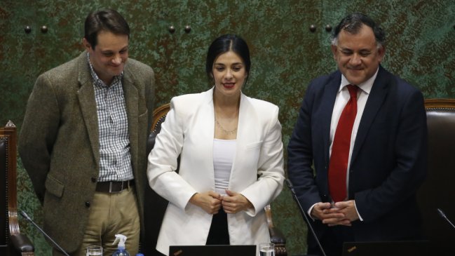 Evangélicos intentarán desbancar a la mesa de Karol Cariola