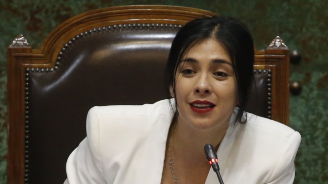 Cariola por posible censura: Extrema derecha quiere revertir la voluntad democrática