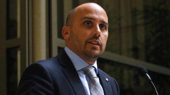 Censura a mesa de la Cámara: Longton acusa 