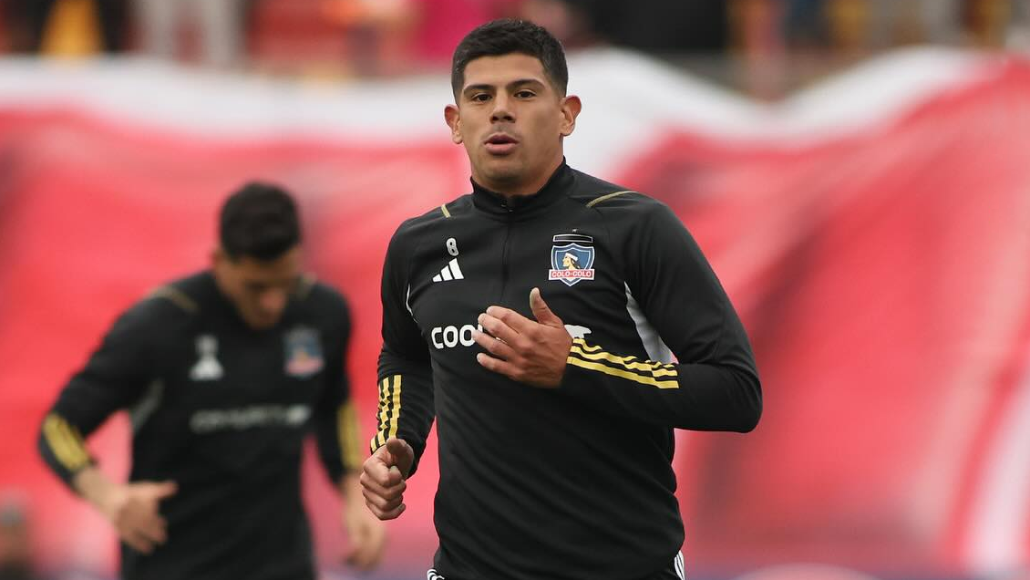 Pavez criticó la cancha de Santa Laura: Es bastante mala, terminamos con las manos verdes todos pintados