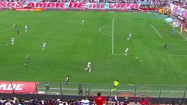   [VIDEO] ¿Por qué reclamaron los jugadores de la UC tras el gol de Arturo Vidal? 