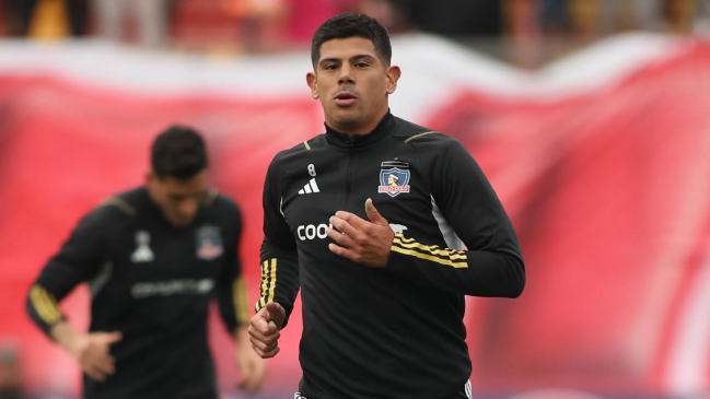 Pavez criticó la cancha de Santa Laura: Es bastante mala, terminamos con las manos verdes todos pintados