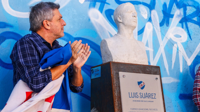 Nacional presentó busto de Luis Suárez en el estadio Gran Parque Central