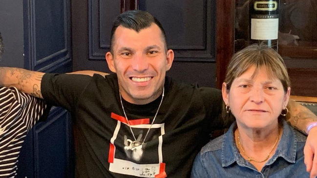 Gary Medel solicitó donadores de sangre ante el complejo estado de salud de su madre
