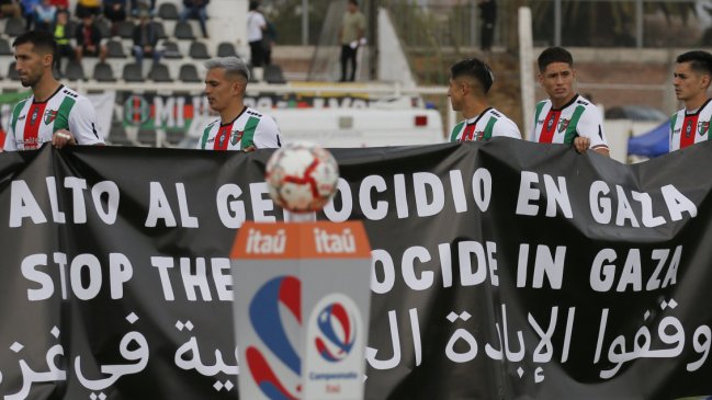   Arbitro reportó lienzo exhibido por Palestino en la previa del duelo con la U 