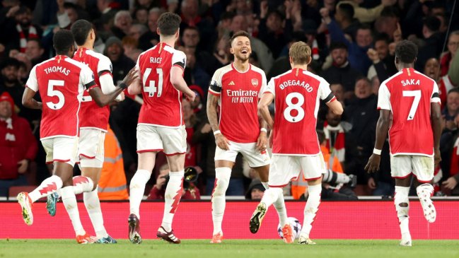 Arsenal arrolló a Chelsea y se adueñó del liderato en la Premier League