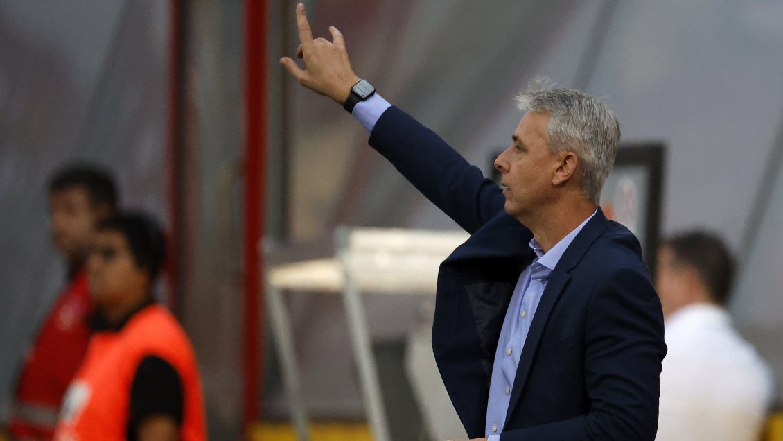 Tiago Nunes fue citado al Tribunal por utilización de una tablet