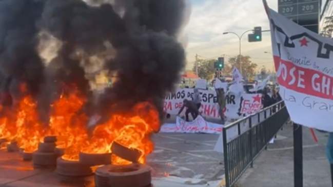Comité de vivienda de La Granja corta el tránsito con barricadas en Santa Rosa