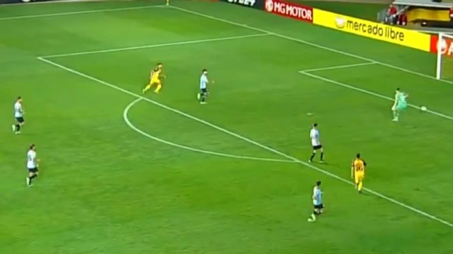 [VIDEO] El blooper de Gabriel Arias para el empate de Coquimbo ante Racing