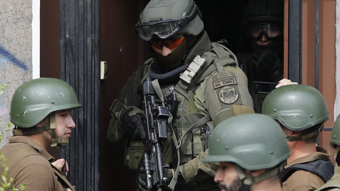 Puente Alto: Carabineros realiza masivo allanamiento tras balacera entre bandas rivales