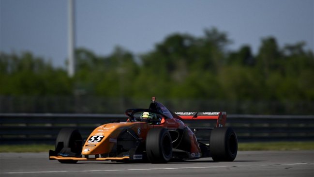 Joven piloto chileno Nicolás Ambiado tuvo un exitoso debut en Estados Unidos