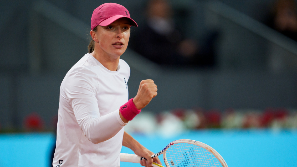 Iga Swiatek arrasó con Sorana Cirstea para avanzar a octavos en Madrid