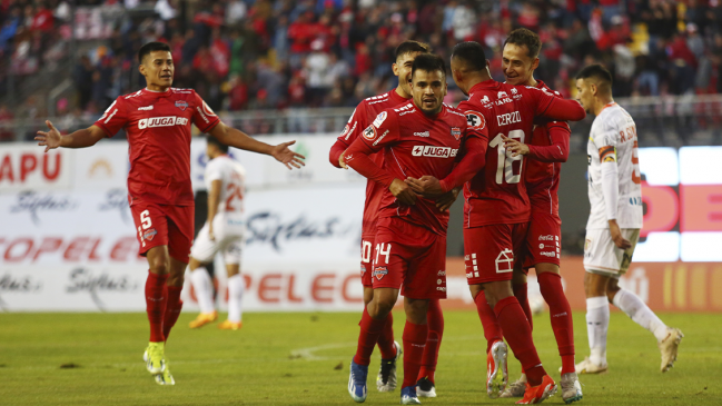 Ñublense hizo historia con abultada goleada a Cobreloa en Chillán