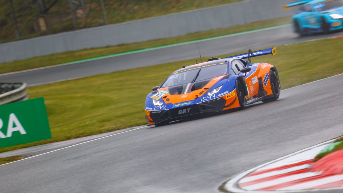 Benjamín Hites tuvo ingrato debut en el GT Masters de Alemania