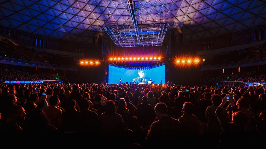 Revuelta de Los Tres en Movistar Arena