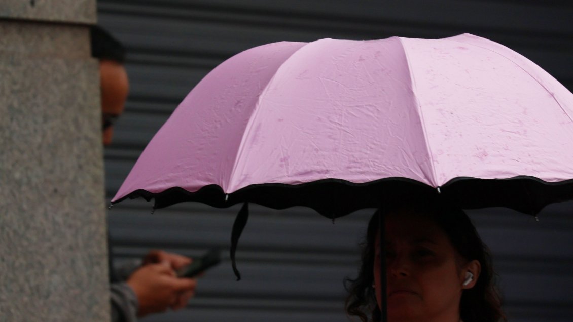 Abril se despedirá con frío y precipitaciones en la Región Metropolitana