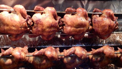   Tradicional supermercado de Romeral remojaba el pollo en cloro para ocultar el mal olor 