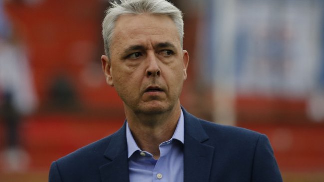 Tiago Nunes conoció castigo del Tribunal por uso de tablet en duelo ante Colo Colo