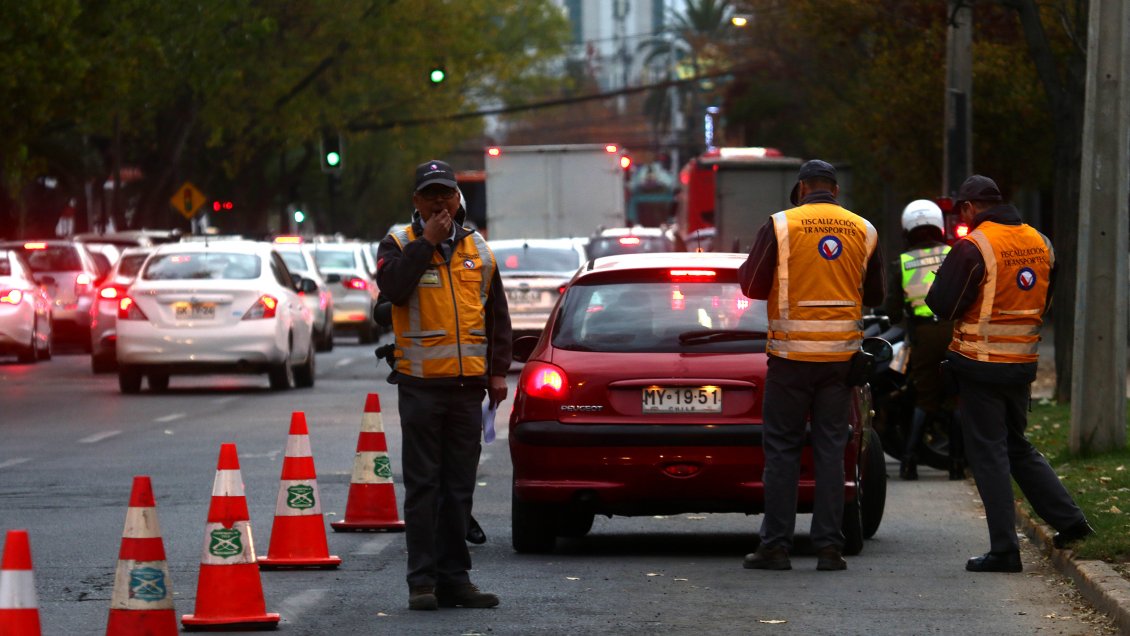 Parte la restricción vehicular en Santiago: Dígitos y condiciones