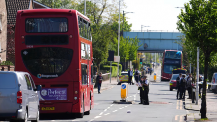  Hombre con espada atacó a transeúntes en Londres 
