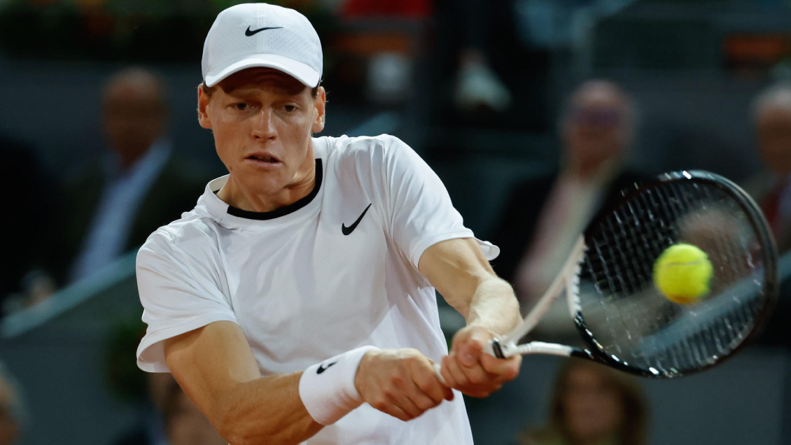 Jannik Sinner se retiró del Masters de Madrid en cuartos de final por lesión