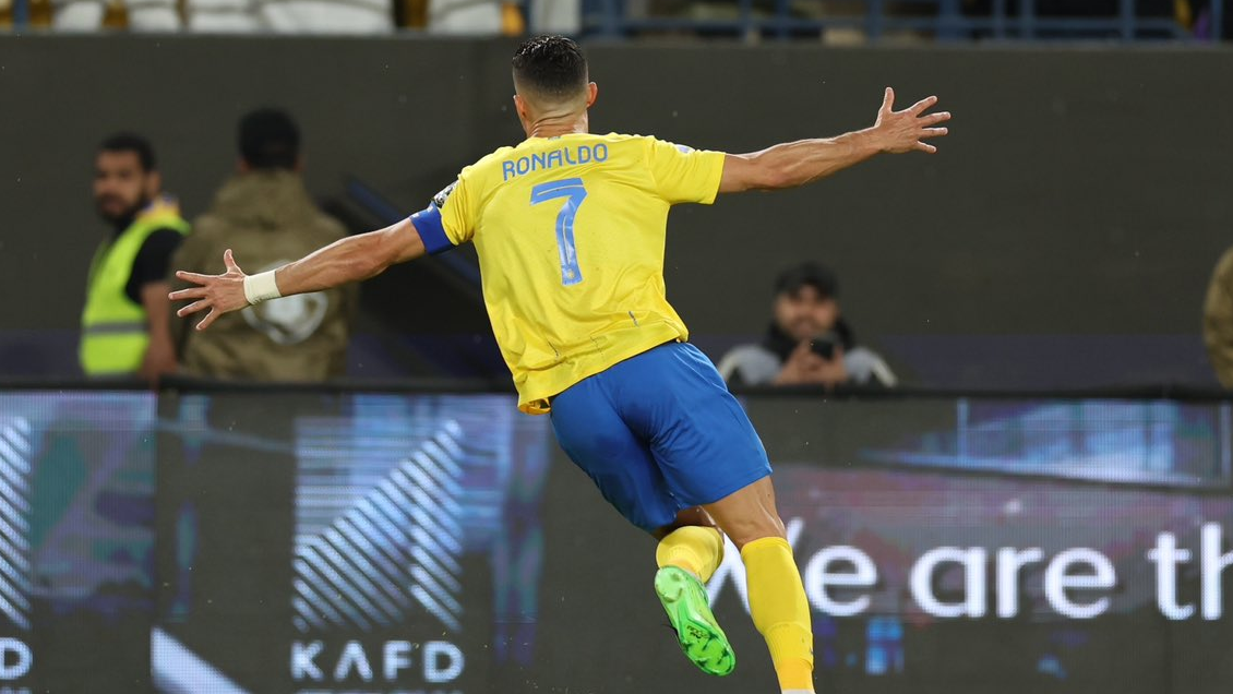 Un grosero error rival terminó en golazo de Cristiano por la Copa del Rey de Campeones