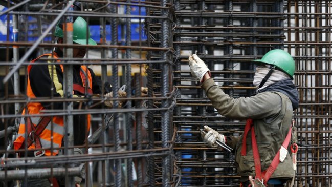 Encuesta: 54% de los chilenos está satisfecho con su trabajo