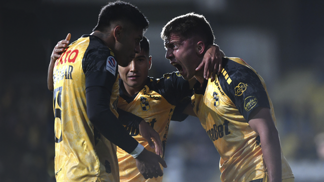 Coquimbo Unido trepó al podio de la tabla luego de imponerse sólidamente a Huachipato