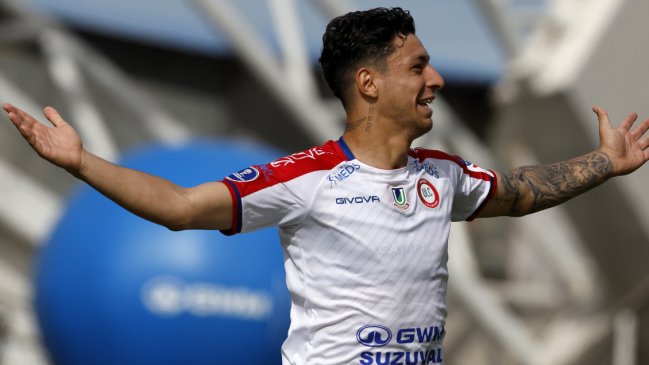 [VIDEO] César Pérez se lució con tremendo golazo ante Ñublense