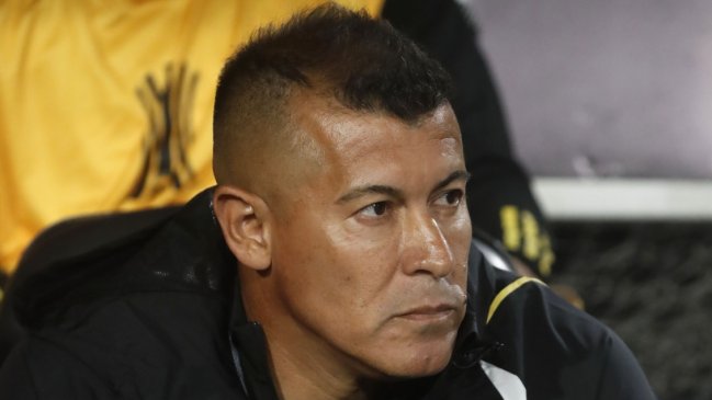 Almirón reaccionó a dichos de Bravo sobre Vidal: No lo veo sufrir, sabe que el fútbol es así