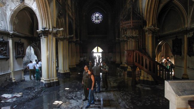 Estallido social: Comenzó juicio oral contra acusado de quemar la Iglesia de Carabineros