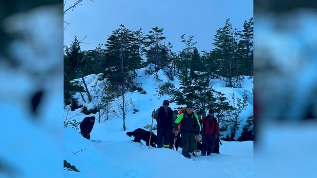 Encontraron con vida a trabajadores extraviados en Volcán Apagado