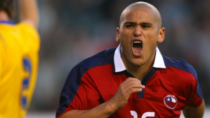   Repasa los goles del cumpleañero Humberto Suazo por La Roja 
