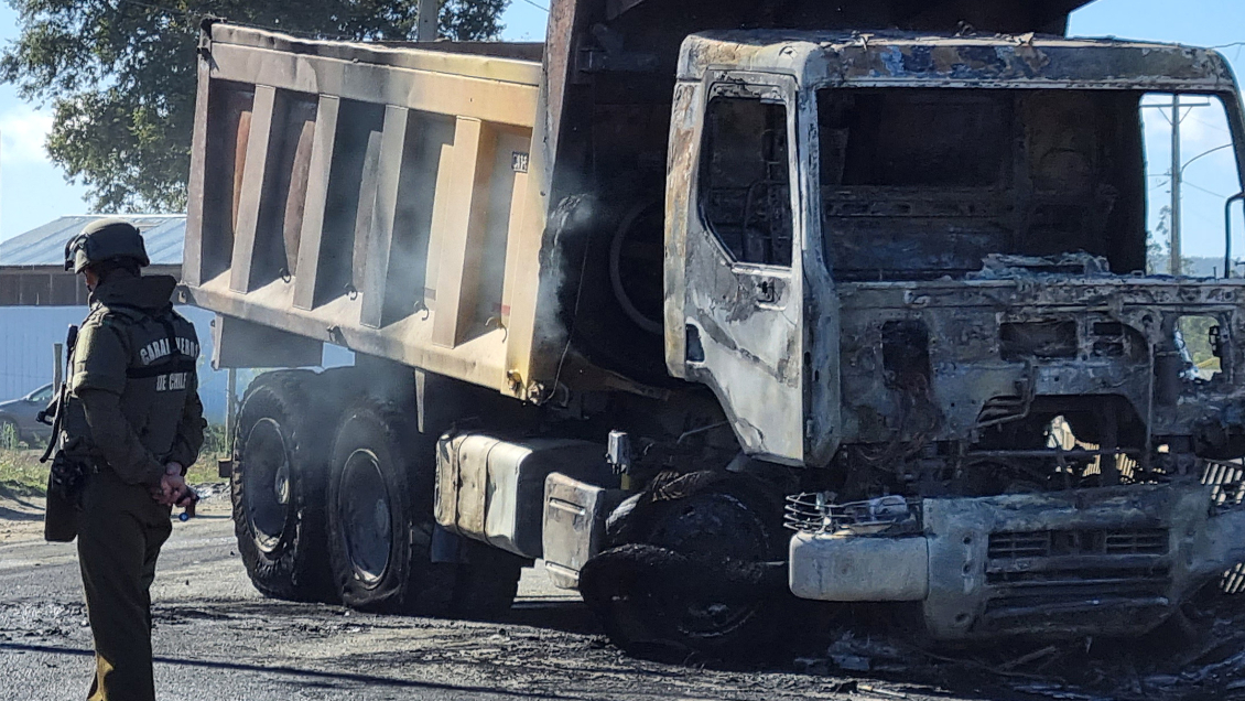 Ataque incendiario en Carahue dejó tres maquinarias destruidas