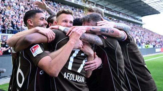 Histórico: St. Pauli selló su retorno a la Bundesliga y los hinchas invadieron la cancha