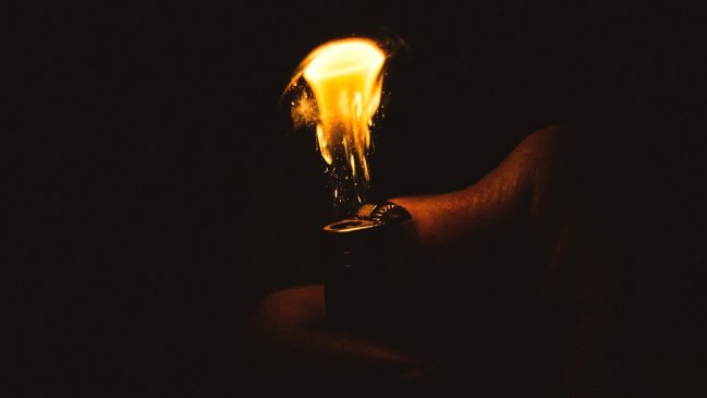 Hombre golpeó a su pareja e intentó incendiar su departamento