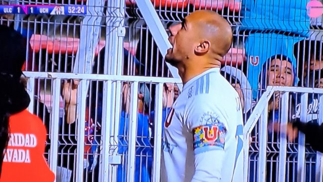 Barristas demoraron un penal de la U y generaron la molestia de Marcelo Díaz