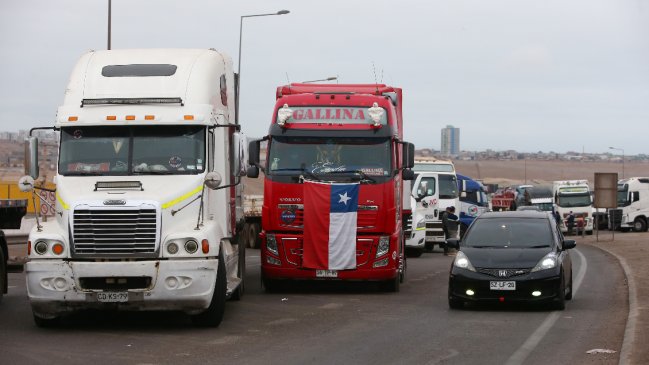 Continúa el paro de camioneros en varios puntos del norte del país