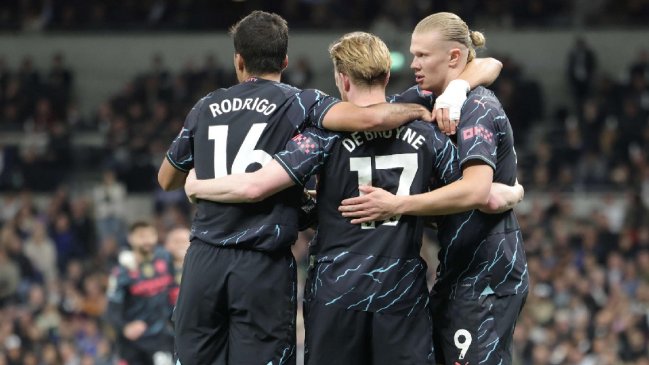 Manchester City le quitó el liderato a Arsenal a una fecha del final