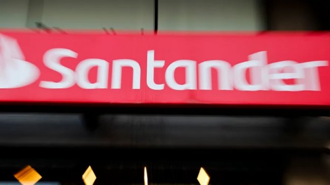   Sernac y la CMF ofician a Banco Santander por hackeo 
