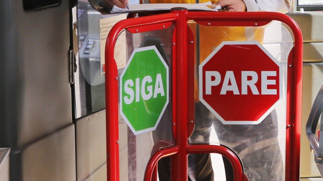 Protesta bloquea salida de buses del sistema Red en Puente Alto